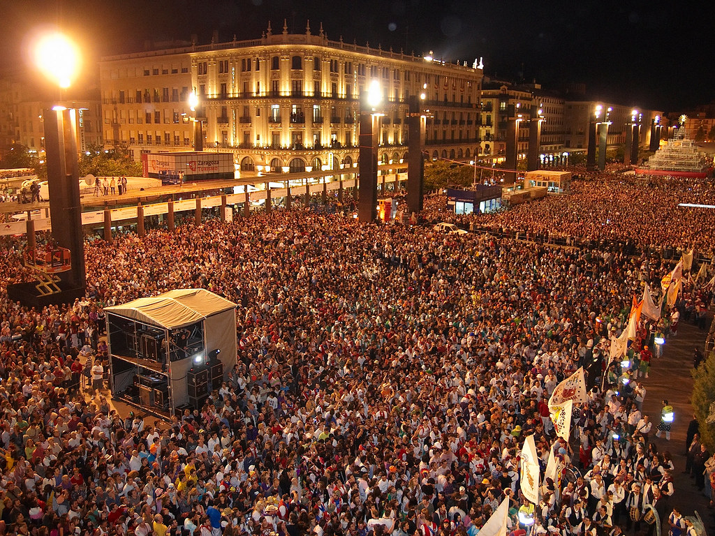 Plaza del pilar en fiestas