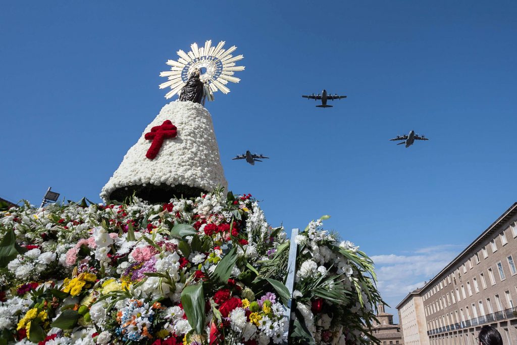 Ofrenda a la virgen del pilar